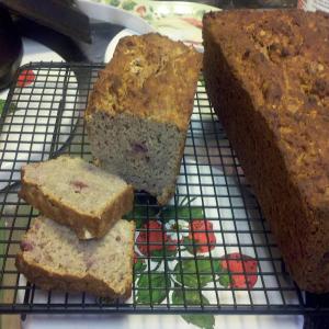 Berry-Good-For-You Banana Bread_image