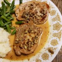 Pork Chops with Praline Sauce_image