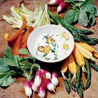 Roasted garlic dip with vegetable platter_image