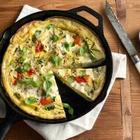 Grilled Frittata with Zucchini, Leeks, Crème Fraîche and Harissa_image
