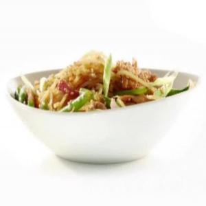 Hot and Sticky Noodle Bowls with Chicken, Chiles and Green Beans_image