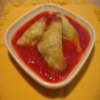 Herbed Ricotta Won Tons W/ Spicy Tomato Sauce_image