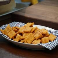 Smokey Cheddar Cheese Crackers image
