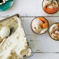 Frozen Yogurt with Poached Peaches_image