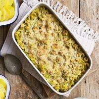 Chicken & leek pasta bake with a crunchy top image