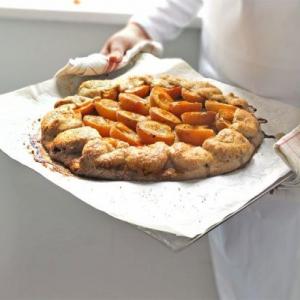 Apricot tart with brown sugar & cinnamon pastry image