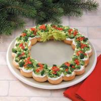 Christmas Wreath Veggie Pizza Recipe - (4.3/5)_image