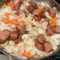 Kielbasa with Cabbage and Apples_image