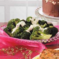 Broccoli with Tangy Horseradish Sauce_image