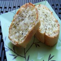 Simple and Tasty Garlic Bread_image