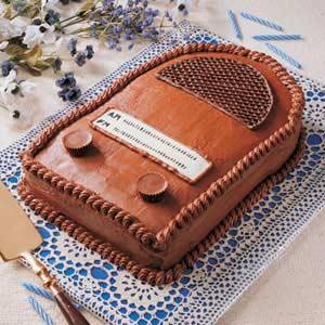 Antique Radio Cake_image