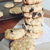 Super Simple Oatmeal Raisin Cookies_image