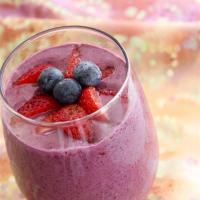 Strawberry and Blueberry Oatmeal Health Shake image