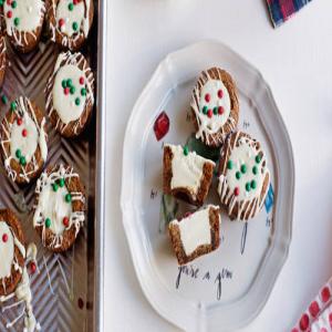 Gingerbread White Chocolate Cookie Cups_image