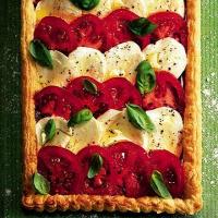 Tomato & mozzarella tart with roast pepper pesto_image