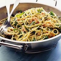 Spaghetti with prawns, chilli & rocket image