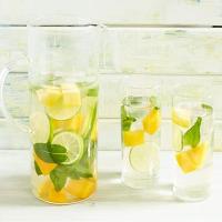 Mint & mango iced green tea image