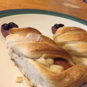 Spooky Pigs in a Blanket with Crescent Rolls Recipe - (4.5/5)_image