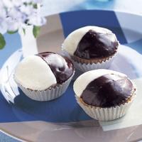 Black-and-White Cupcakes image