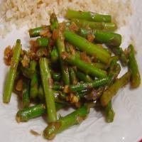 Stir-Fried Asparagus With Garlic and Shallots in Chili Oil_image