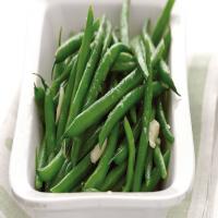 Microwave-Steamed Garlic Green Beans image
