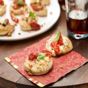 Pizzette with Gorgonzola, Tomato and Basil image