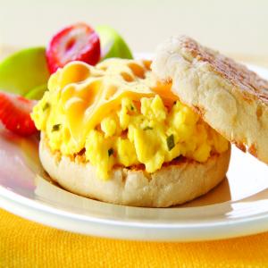 Cheesy Chived Egg Sandwich_image