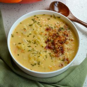 Cheesy Cauliflower Soup_image