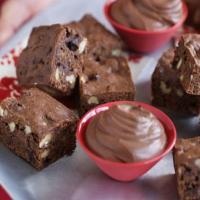 Chocolate brownie chunks with chocolate dip_image