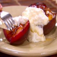 Grilled Fruit with Honey and Ricotta_image
