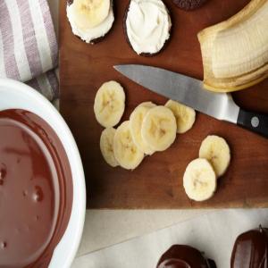 Chocolate-Dipped Banana Sandwich Cookies_image