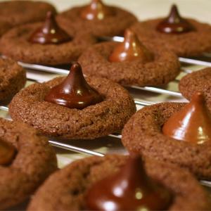 Jeanne's Chocolate Kiss Cookies_image