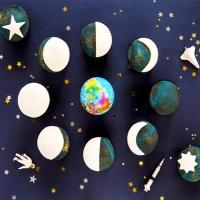Moon cycle cupcakes image