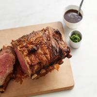 Prime Rib with Red Wine-Thyme Butter Sauce_image