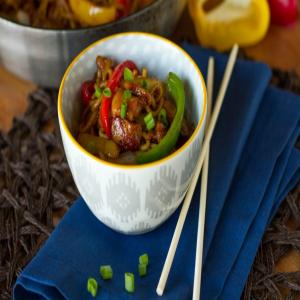 Teriyaki Chicken With Peppers & Noodles_image