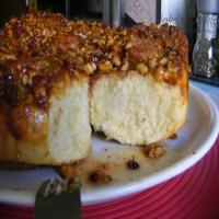 Cinnamon Rolls With Caramel and Walnuts Topping_image