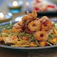Fried Squid, Papaya, and Frisée Salad with Spicy-Sour Dressing image