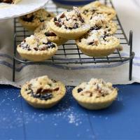Easy mince pies with crunchy crumble tops image