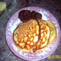 Grandma's Light and Fluffy Pancakes_image