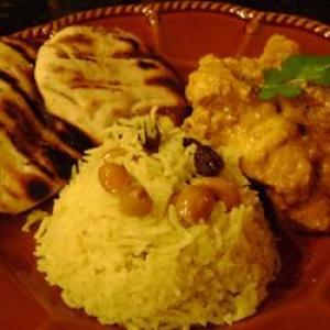 Indian-Style Rice with Cashews, Raisins and Turmeric_image