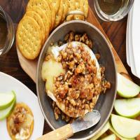 Baked Brie With Walnut Bourbon Crust_image