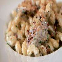 The Bistro's mac 'n' cheese with grilled chicken Recipe_image