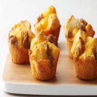 3-Ingredient Cheesy Sausage Biscuit Cups_image