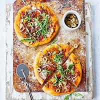 Pork, gorgonzola & garlic butter pizza_image