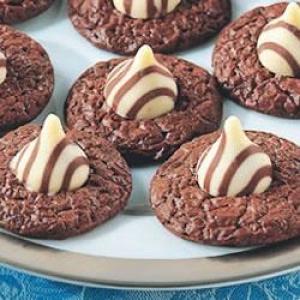 Easy Hugs Chocolate Almond Cookies_image