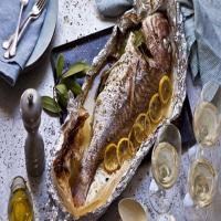 Whole snapper with dried oregano and lemon_image