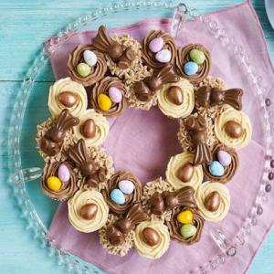 Pull-apart mini cupcake Easter wreath image