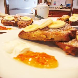 Banana Bread French Toast With Crème Fraîche_image