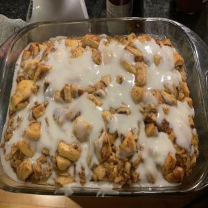 Cinnamon Roll Breakfast Casserole with Spiced Apples_image