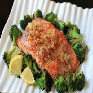 Steamed Salmon with Broccoli and Shallots image